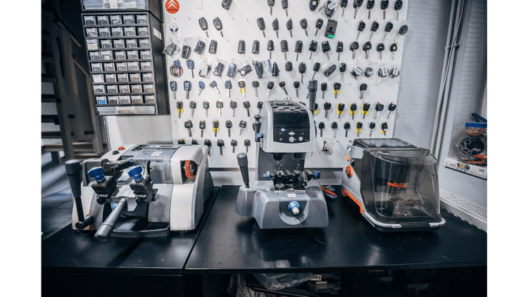 locksmith surgeon – photo